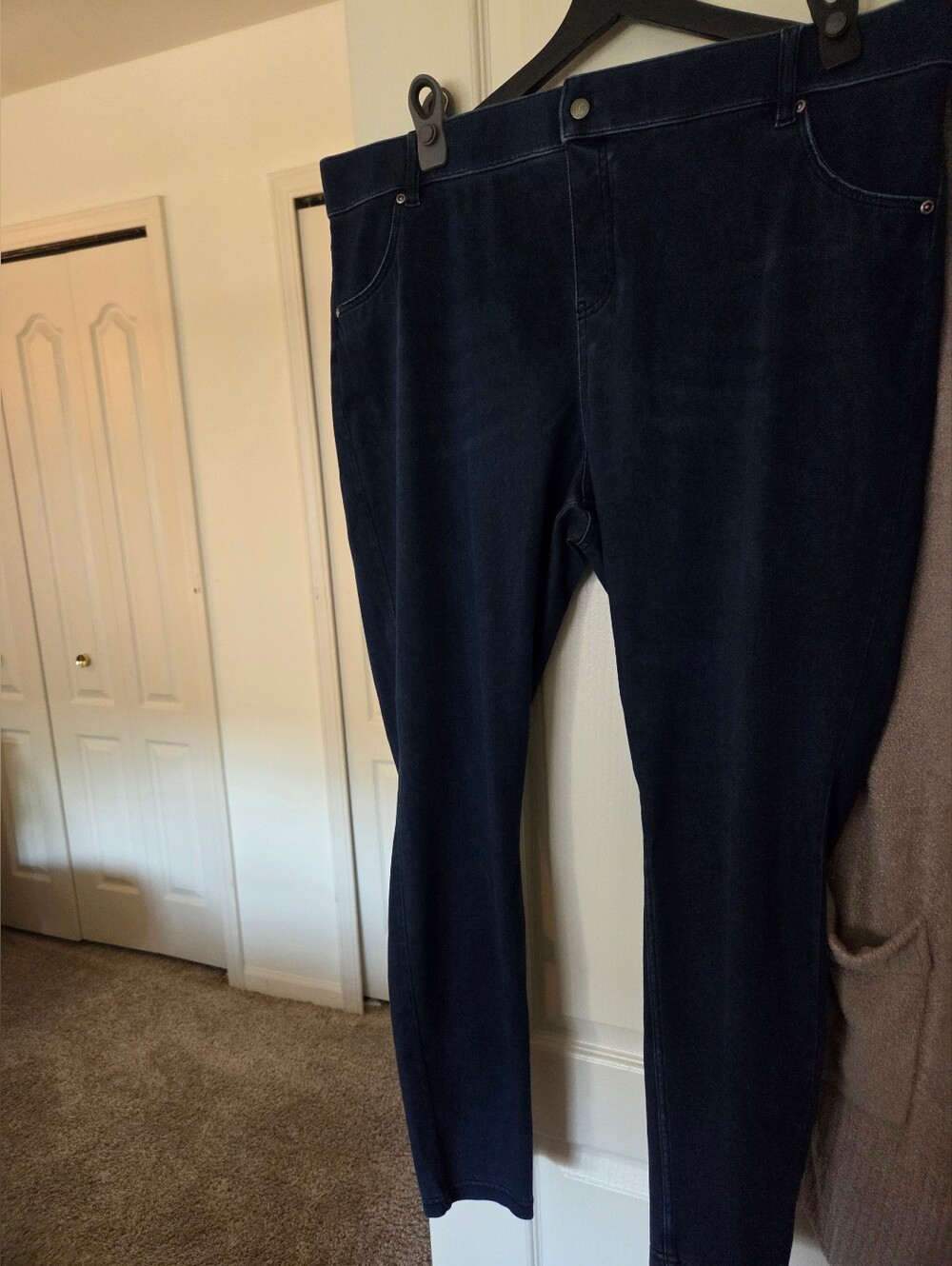 Women's Hue Dark Blue Jeggings